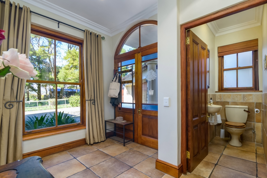 7 Bedroom Property for Sale in Zwaanswyk Western Cape